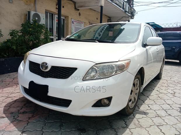 Toyota Corolla 2009 White