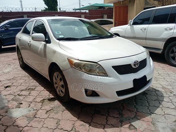 Toyota Corolla 2009 White