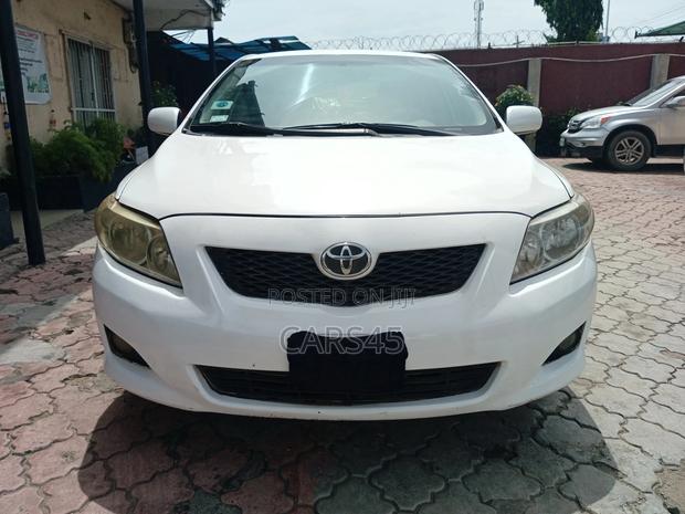 Toyota Corolla 2009 White