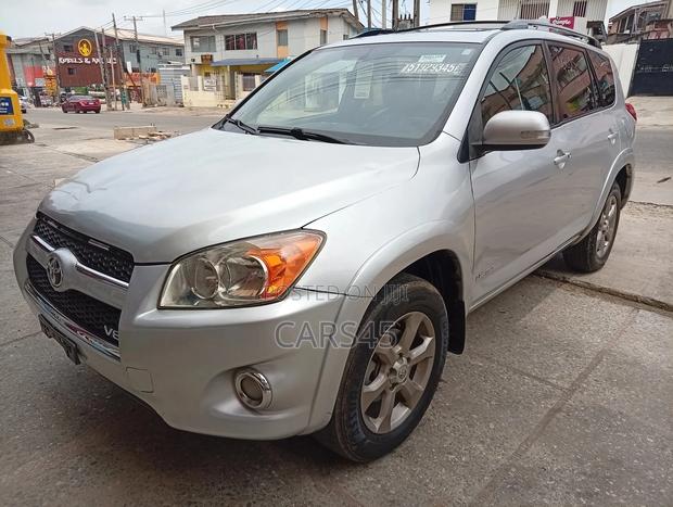 Toyota RAV4 2010 Silver
