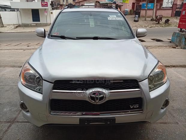 Toyota RAV4 2010 Silver
