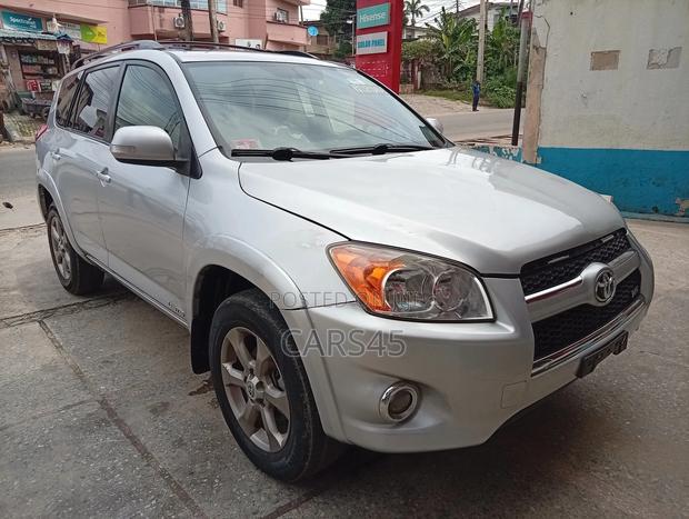 Toyota RAV4 2010 Silver