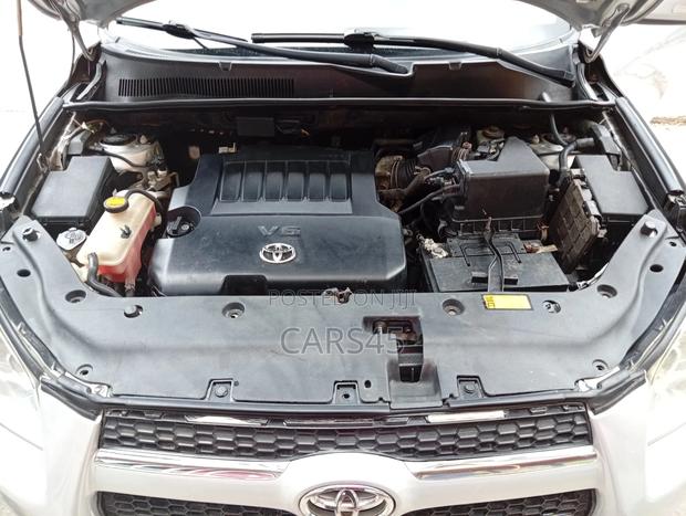 Toyota RAV4 2010 Silver