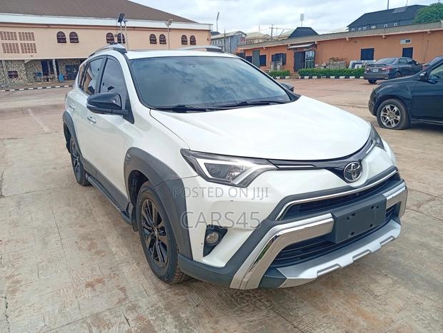 Toyota RAV4 2019 Off white
