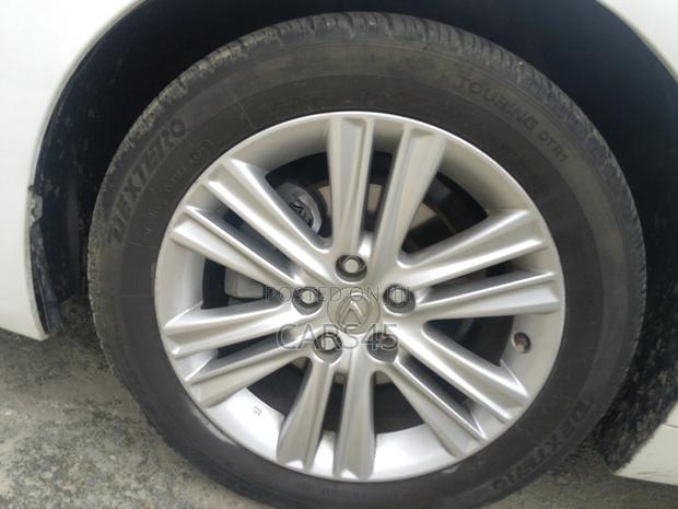 Lexus ES 2013 White