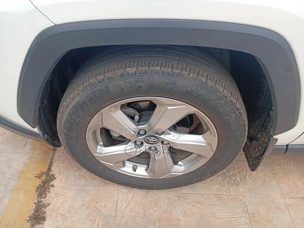 Toyota RAV4 2020 Off white