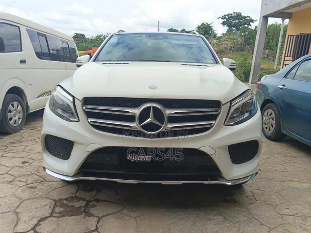 Mercedes-Benz GLE-Class 2016 Off white