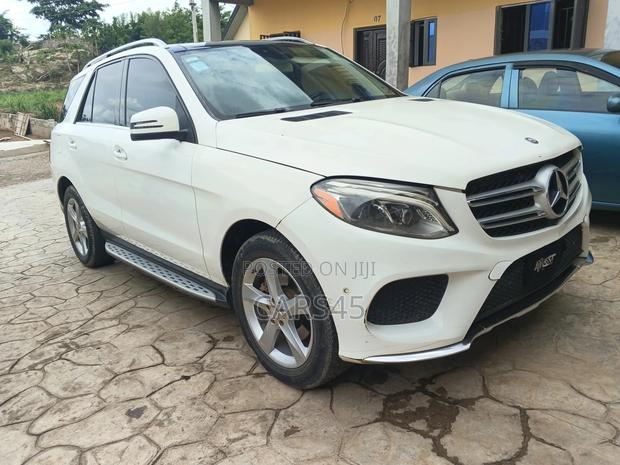 Mercedes-Benz GLE-Class 2016 Off white