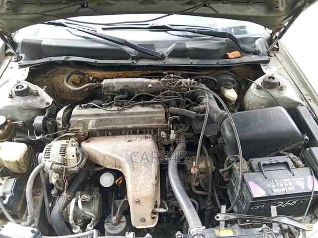 Toyota Camry LE 4dr Sedan (2.2L 4cyl 4A) 2000 Gold