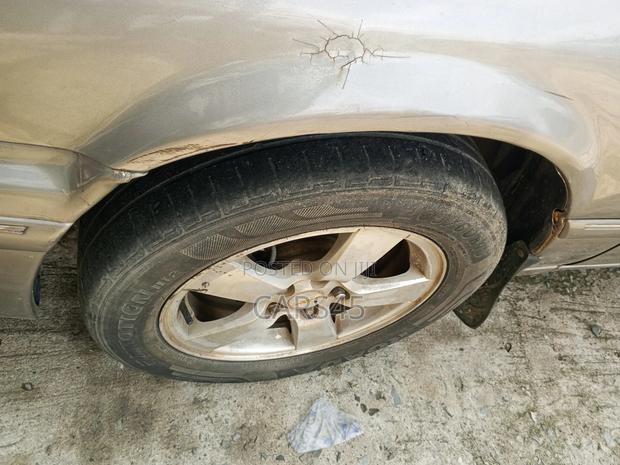 Toyota Camry LE 4dr Sedan (2.2L 4cyl 4A) 2000 Gold