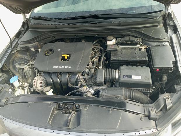 Hyundai Elantra SE 2018 Silver