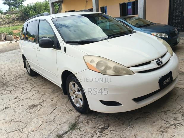 Toyota Sienna 2007 Off white
