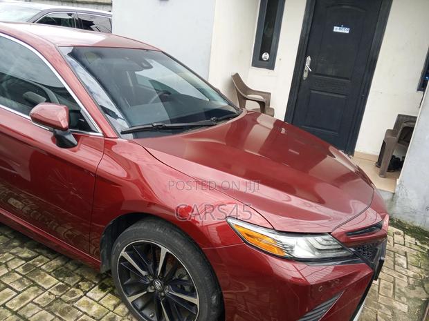 Toyota Camry XSE FWD (2.5L 4cyl 8AM) 2018 Red