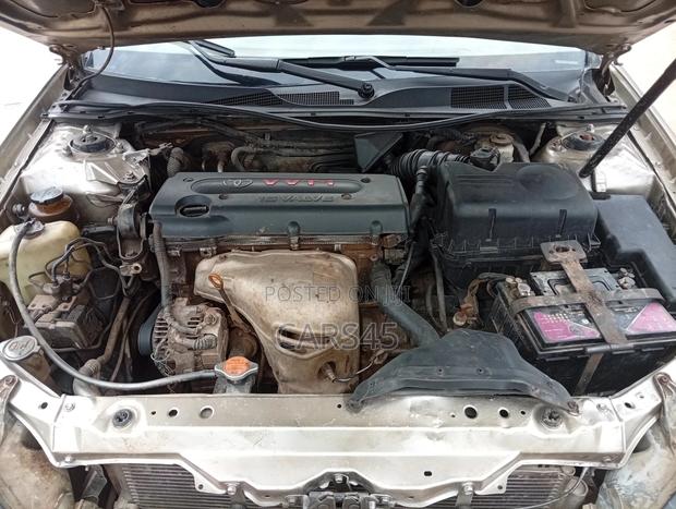 Toyota Camry 2005 Gold