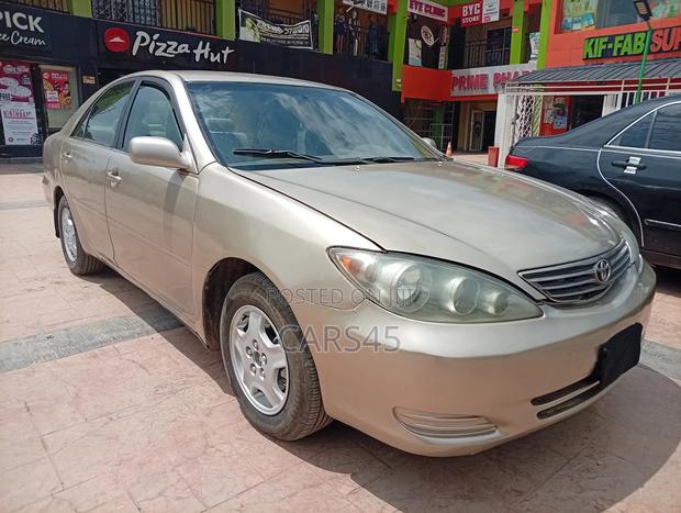 Toyota Camry 2005 Gold