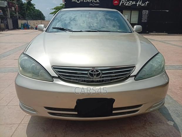 Toyota Camry 2005 Gold