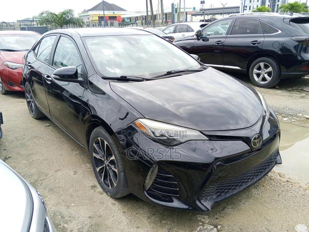 Toyota Corolla SE (1.8L 4cyl 2A) 2018 Black