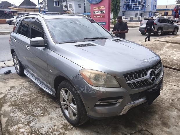 Mercedes-Benz M Class ML350 4MATIC 4dr SUV AWD (3.5L 6cyl 7A) 2014 Gray