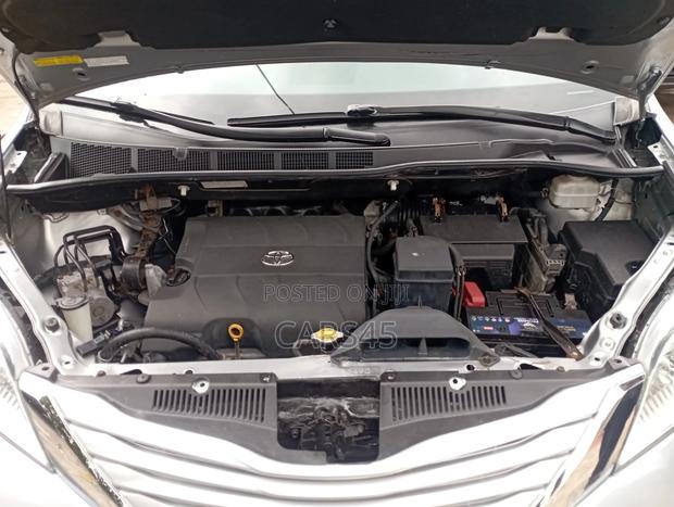 Toyota Sienna 2011 Gray