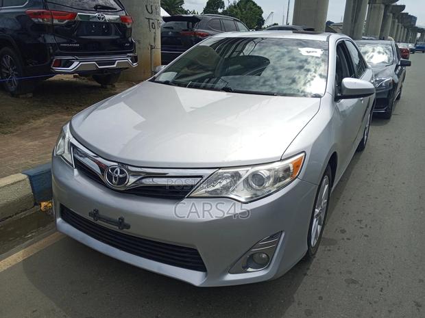 Toyota Camry XLE 4dr Sedan (2.5L 4cyl 6A) 2014 Silver