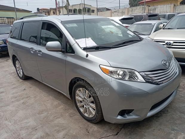 Toyota Sienna 2011 Gray
