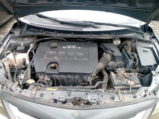 Toyota Corolla 2010 Gray