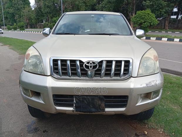 Toyota Land Cruiser 2007 Gray