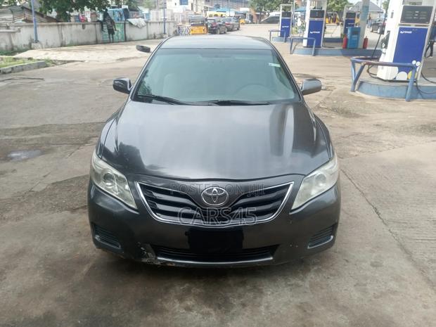 Toyota Camry 2010 Gray