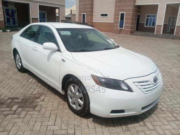 Toyota Camry Base 4dr Sedan (2.4L 4cyl 5M) 2009 White