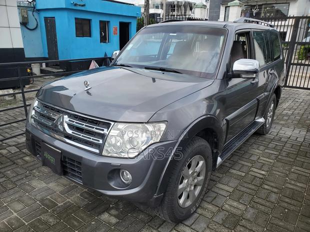 Mitsubishi Pajero 2014 Gray