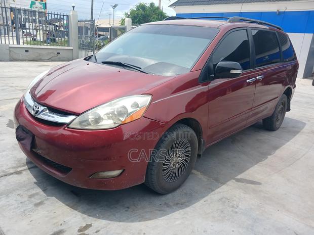 Toyota Sienna 2007 Red