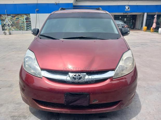 Toyota Sienna 2007 Red