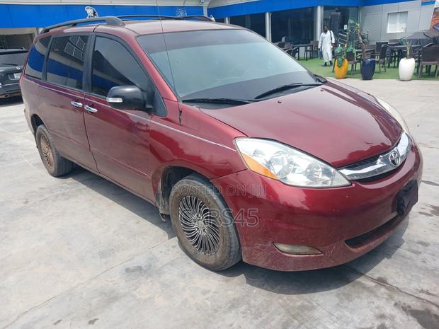 Toyota Sienna 2007 Red