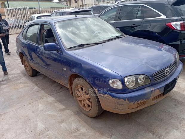 Toyota Corolla 2001 Blue
