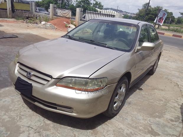 Honda Accord 2002 Gold