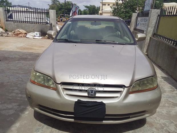 Honda Accord 2002 Gold