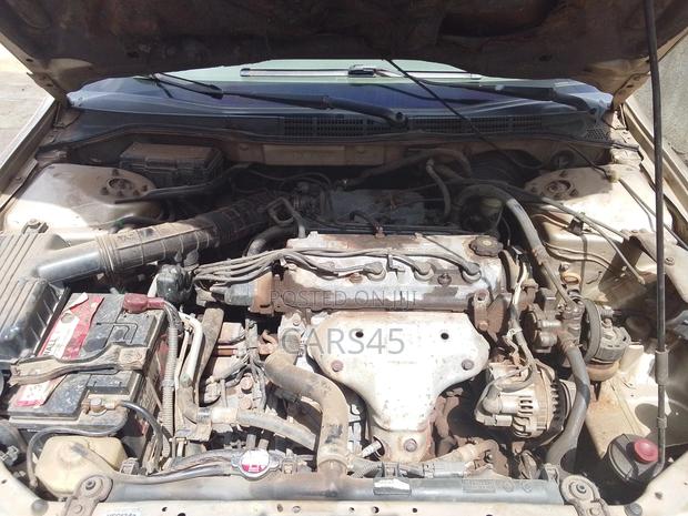 Honda Accord 2002 Gold