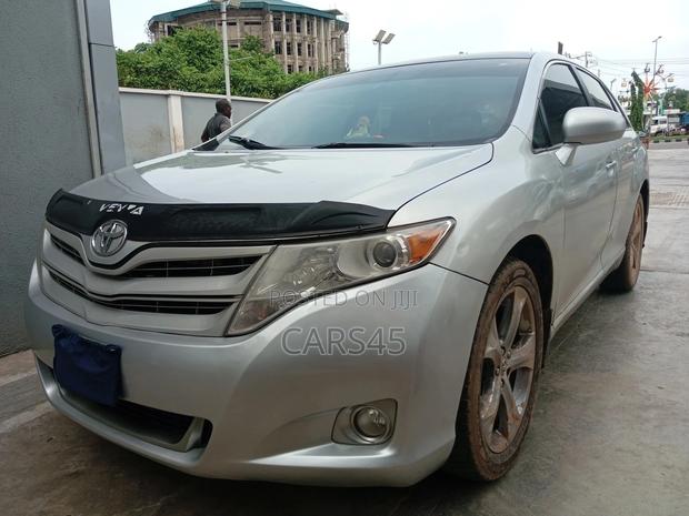 Toyota Venza 2011 Silver