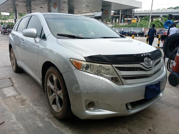 Toyota Venza 2011 Silver