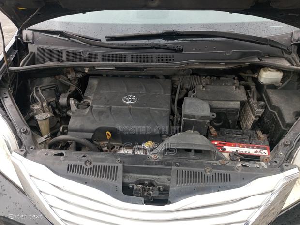 Toyota Sienna 2011 Black