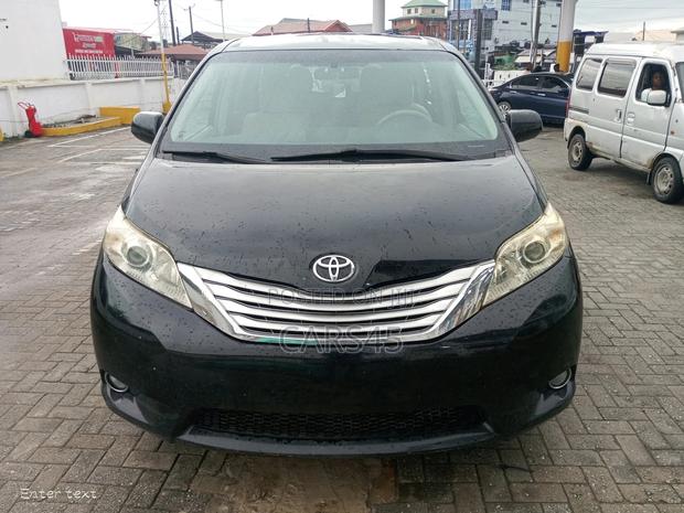 Toyota Sienna 2011 Black