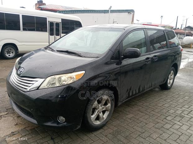 Toyota Sienna 2011 Black