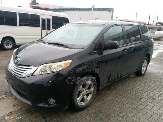 Toyota Sienna 2011 Black