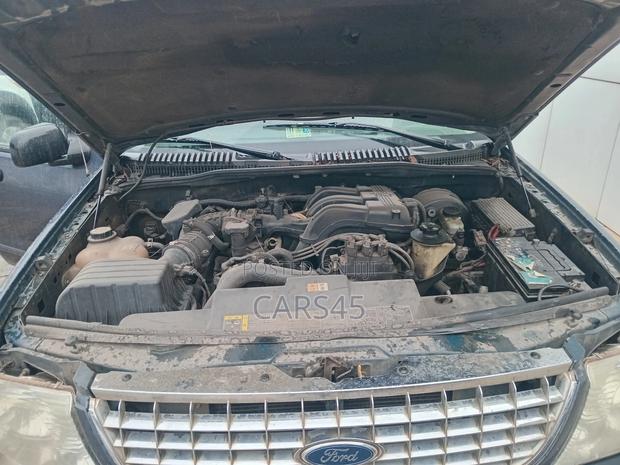Ford Explorer 2004 Blue