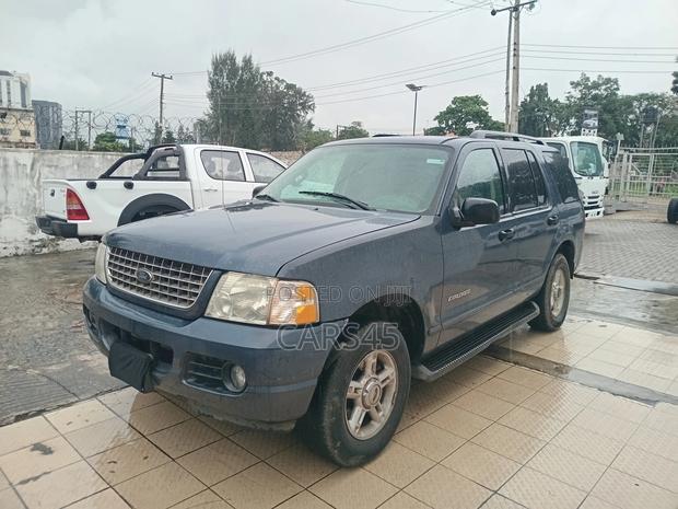 Ford Explorer 2004 Blue