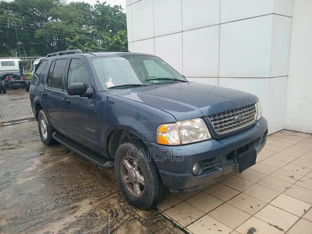 Ford Explorer 2004 Blue