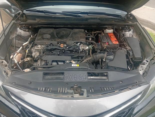 Toyota Camry SE 2020 Gray
