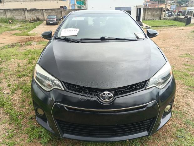 Toyota Corolla 2015 Black