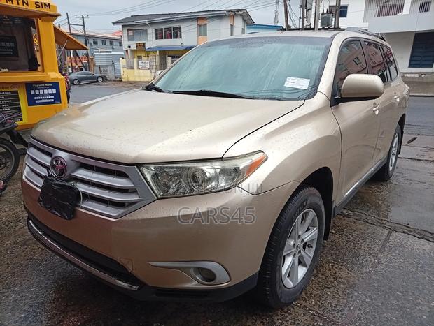 Toyota Highlander 2012 Gold