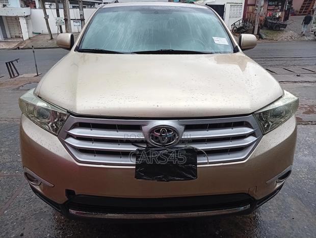 Toyota Highlander 2012 Gold